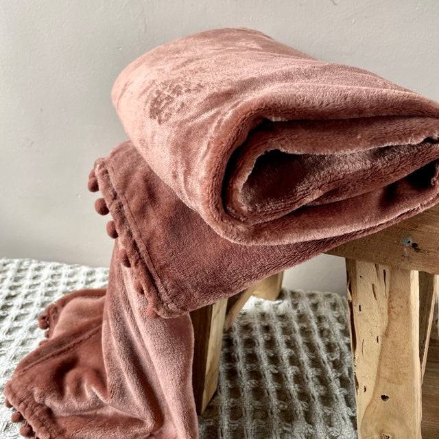 Cozy Pink Bliss Bedding Sherpa Throw Throw Nutmeg Pom Poms