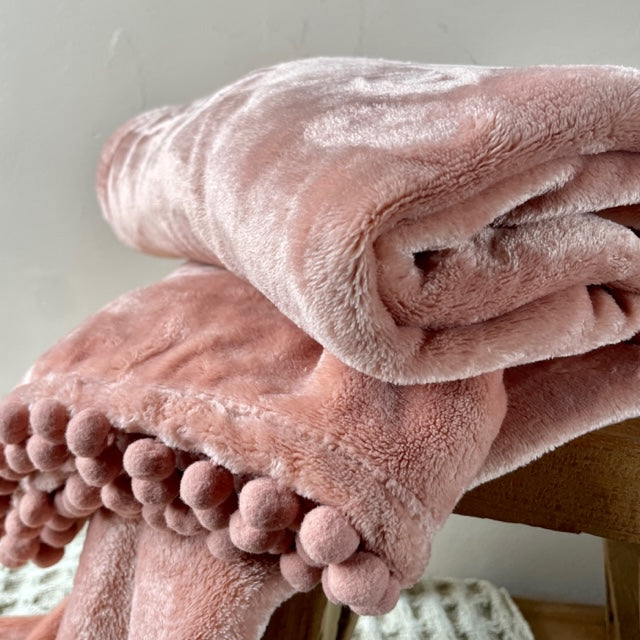 Throw Pom Pom Fleece, Blush Pink Liv's Solihull